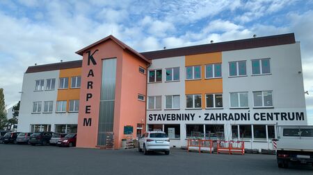 Frontansicht des Firmengebäudes der DAO AG in Tschechien
